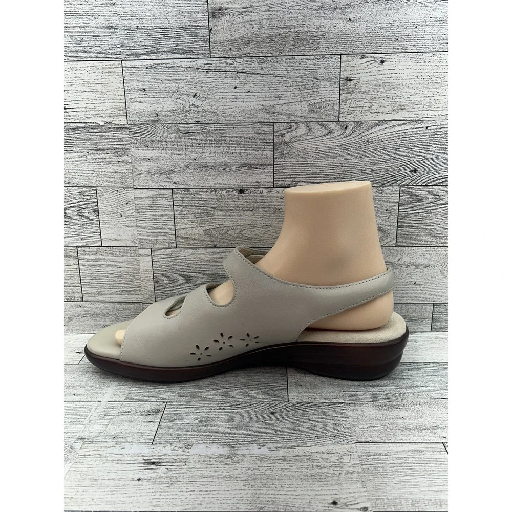 SAS Tripad Comfort Shoes Womens Size 9.5 M Beige Leather‎ Sandals Straps